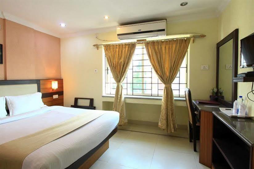 Moments Hotell Calcutta Exteriör bild