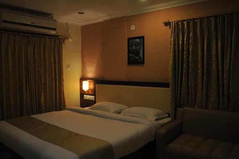 Moments Hotell Calcutta Exteriör bild